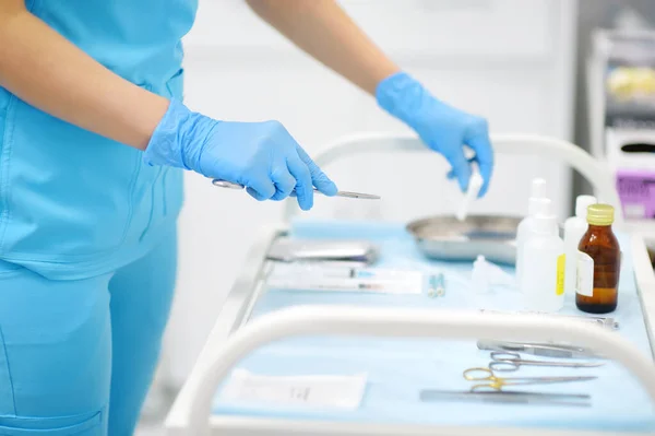 Nurse Laying Out Medical Instruments Table Operating Room Doctor Preparing — ストック写真