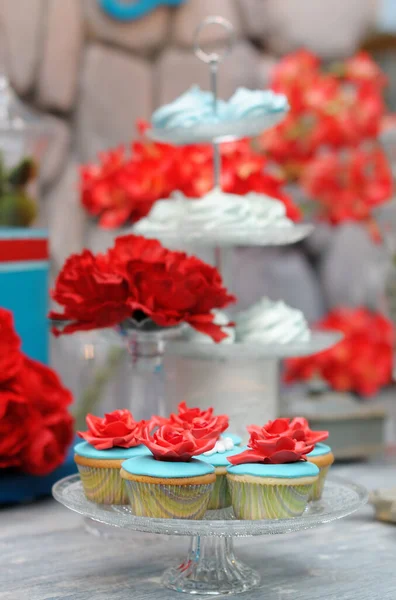 Вкусные Красочные Свадебные Кексы Лечит Праздничных Событий Праздничный Десерт Модные — стоковое фото
