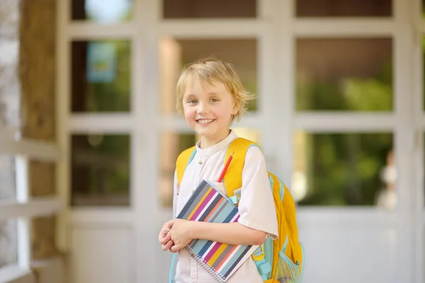 Little Boy Student Copybook Backpack School Building Quality Education Children —  Fotos de Stock