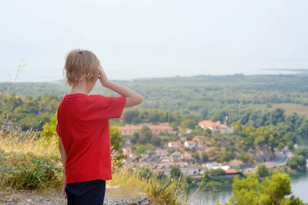 Little Child Tourist Visiting Famous Fortress Rozafa Shkodra City Boy — Stockfoto