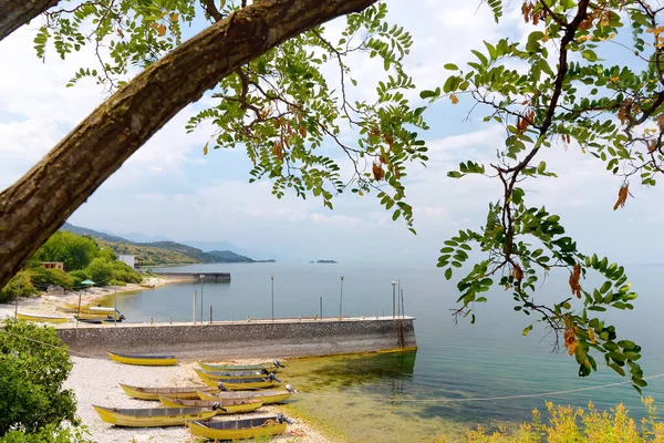 Stunning View Shore Wonderful Skadar Lake Background Mountains Giant Skadar — Stok fotoğraf