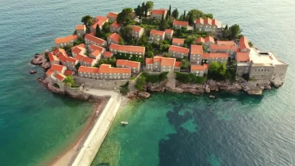 Tarihsel Kenti Olan Sveti Stefan Adasının Inanılmaz Günbatımı Hava Aracı — Stok video