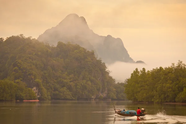 Boat on the river — Stock Photo, Image