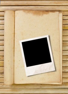 kitap ile fotoğraf çerçevesi
