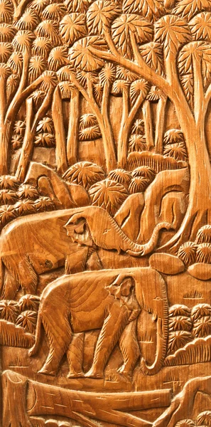 Geschnitzter Thai-Elefant — Stockfoto