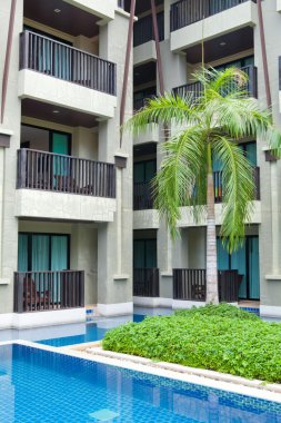 Otelde yüzme havuzu