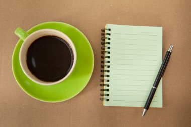 Yeşil Kupası ve not kağıdı