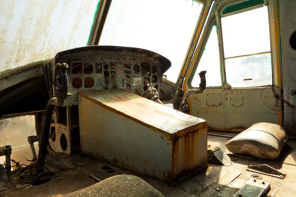 Altes Flugzeug-Cockpit — Stockfoto