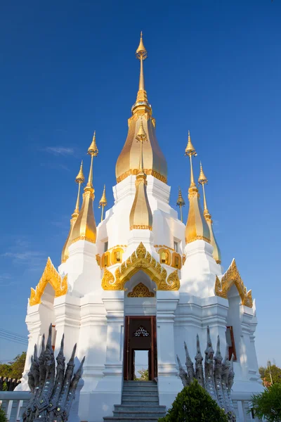 Golden pagoda and image buddhal — Stock Photo, Image