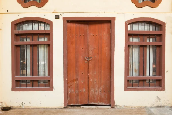 Puerta y ventana —  Fotos de Stock