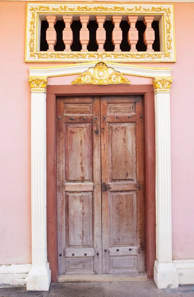 Porta di legno — Foto Stock