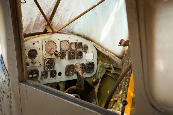 古い飛行機のコックピット — ストック写真