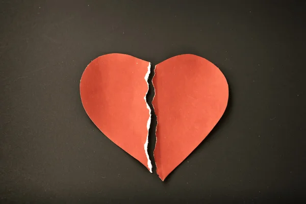 Grunge rojo con el corazón roto —  Fotos de Stock