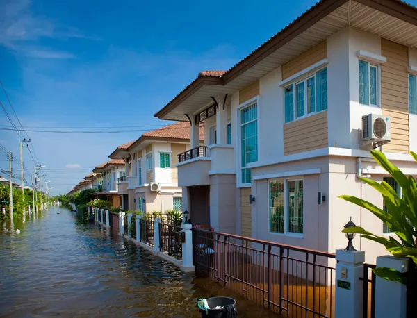 Inundación de casas en Tailandia —  Fotos de Stock