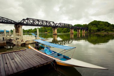 kwai Nehri üzerinde köprü
