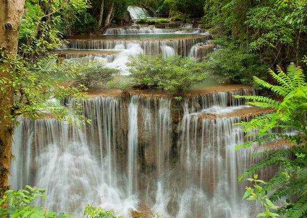 Djupa skogen vattenfall — Stockfoto