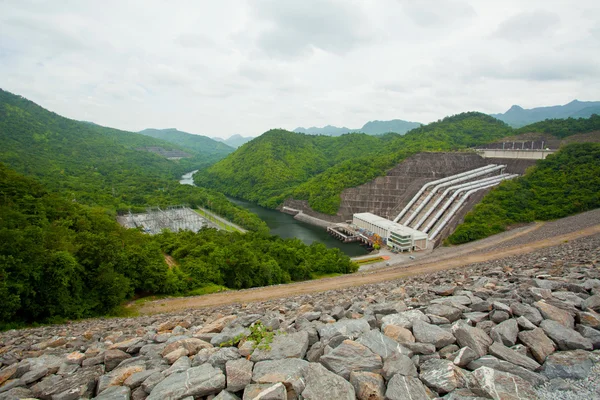 Barragem elétrica de energia hidrelétrica — Fotografia de Stock