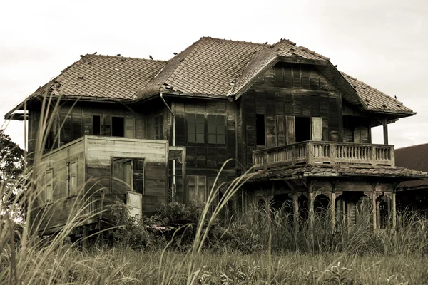 Altes Haus verlassen — Stockfoto