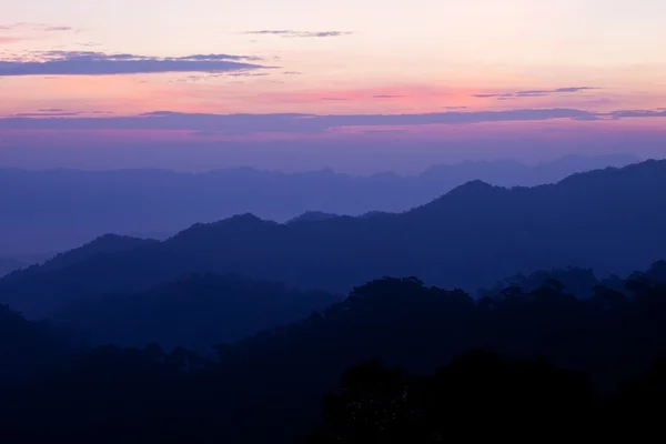 Pôr-do-sol nas montanhas — Fotografia de Stock