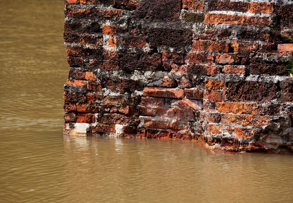 レンガ壁の洪水 — ストック写真