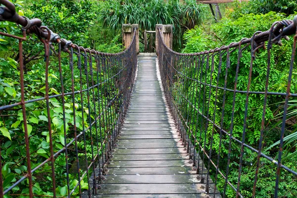 Rope walkway through — Stock Photo, Image