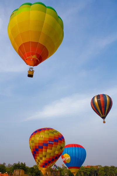 Ballong i skyn — Stockfoto