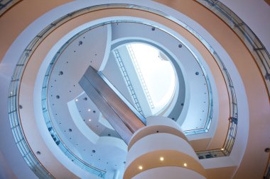 Kendinizavallı olarak gören merdiven