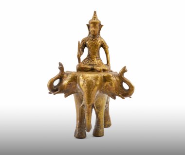 Üç fil baş heykeli