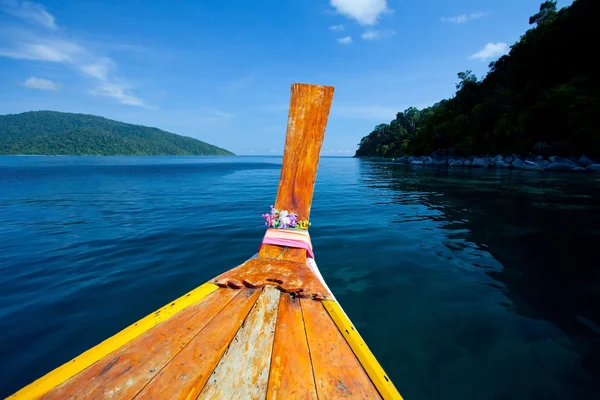 Cabeça de cauda longa barco pescador — Fotografia de Stock