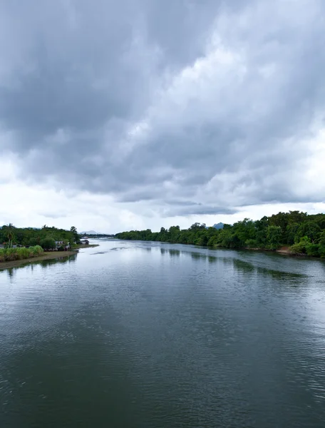 Río y bosque — Foto de Stock