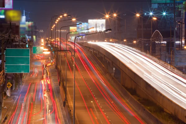 Natt trafikljus — Stockfoto