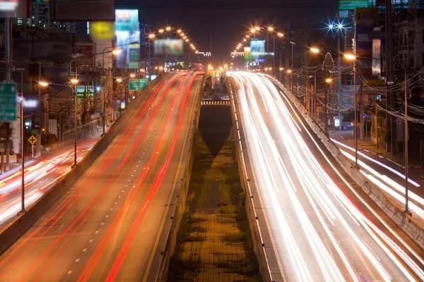 Natt trafikljus — Stockfoto