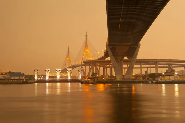 Bhumibol bridge i thailand — Stockfoto