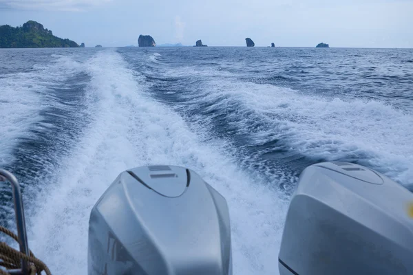 Velocidade barco hélice lavagem — Fotografia de Stock