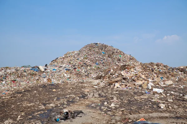 Гора мусора — стоковое фото
