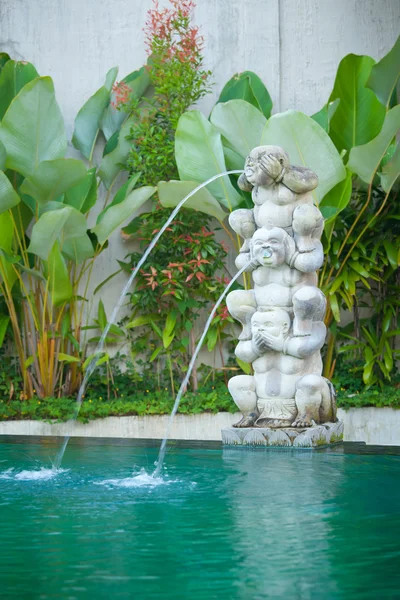 Балийская спа-статуя — стоковое фото