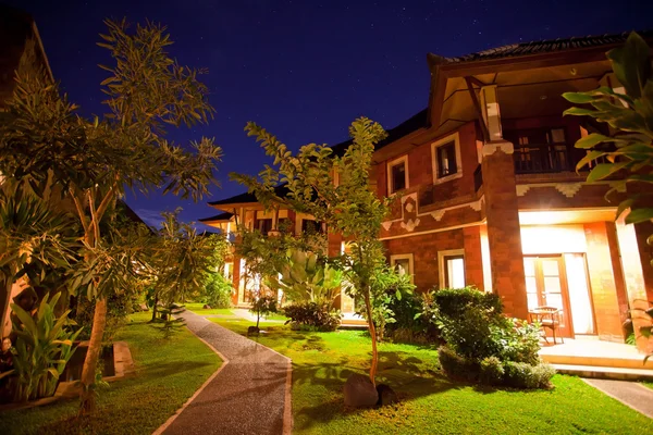 Beautiful night villa — Stock Photo, Image