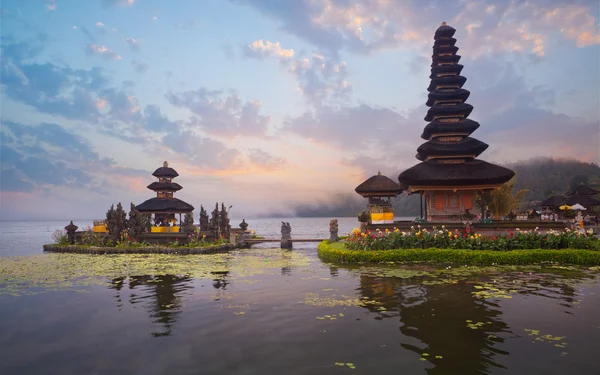 Pura ulun danu bratan Tapınağı — Stok fotoğraf