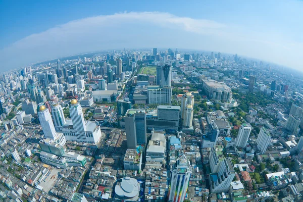 Utsikt över bangkok stad med moln — Stockfoto