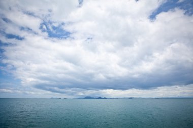 karanlık bulutlu fırtınalı gökyüzü