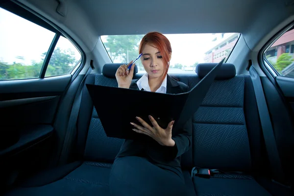 Woman with document — Stock Photo, Image