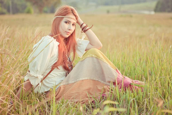 Hippie girl at golden field — Stock Photo, Image