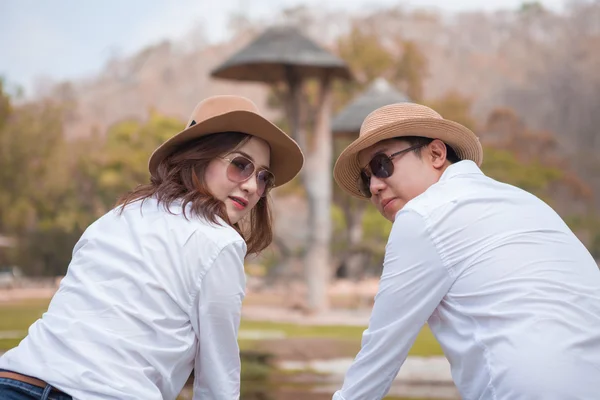 Pareja joven enamorada — Foto de Stock