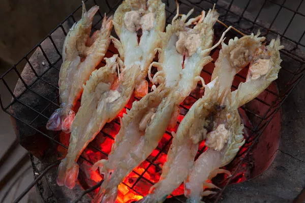 Garnelen grillen — Stockfoto