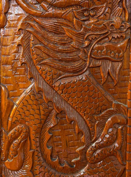 Escultura de madeira de um dragão — Fotografia de Stock