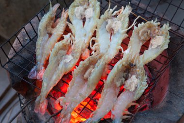 ızgara karides pişirme