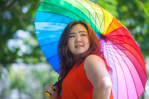 Mujer gorda feliz con paraguas —  Fotos de Stock