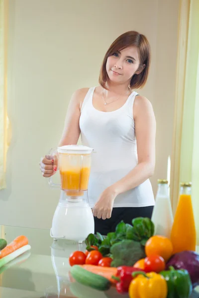 Young Woman Making Fruit Smoothie in Blender — Stock Photo, Image