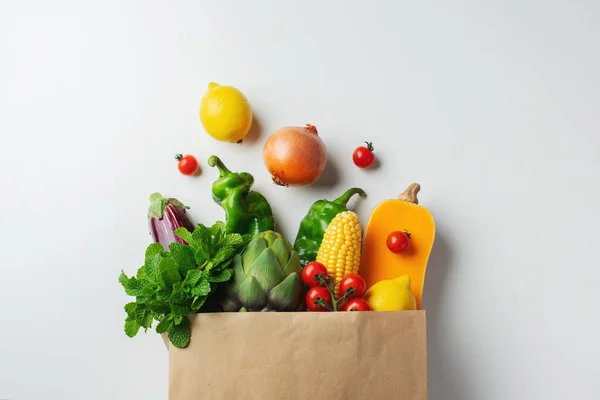 Lieferung Gesunder Lebensmittel Hintergrund Gesunde Vegane Vegetarische Kost Papiertüten Gemüse — Stockfoto