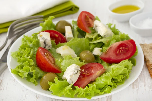 Salade met kaas gorgonzola — Stockfoto